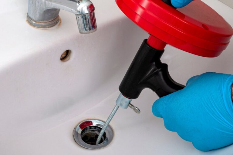 Débouchage canalisations: égouts, WC, évier, lavabo, baignoire, gouttière, fosse septique, chambre de visite.