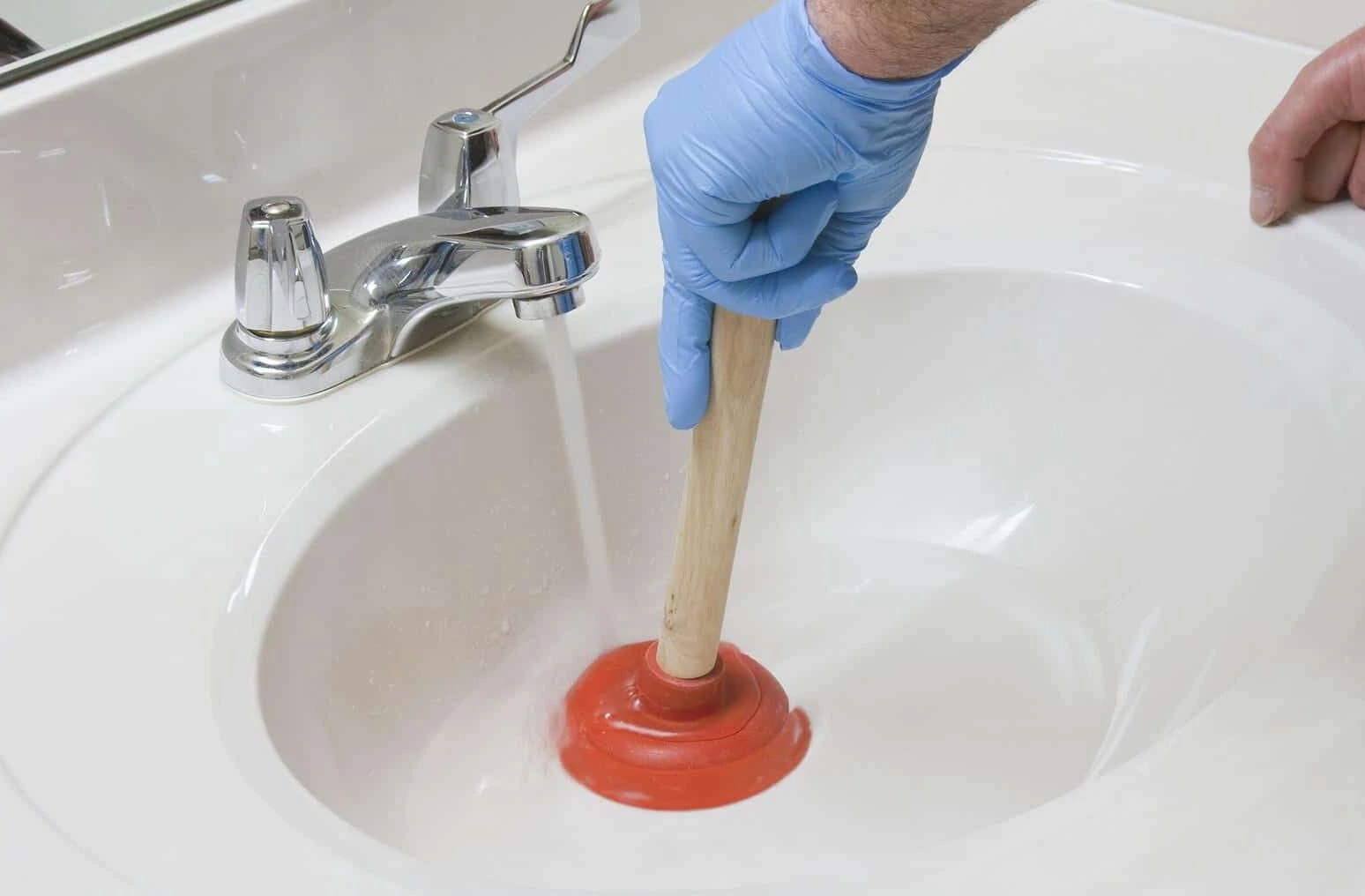 Débouchage canalisations :évier, égouts, WC, Lavabo, Baignoire ....
