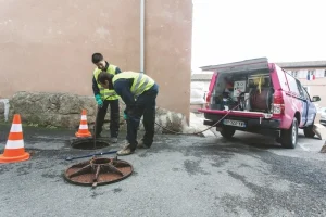 Débouchage canalisations: égouts, WC, évier, lavabo, baignoire, gouttière, fosse septique, chambre de visite.